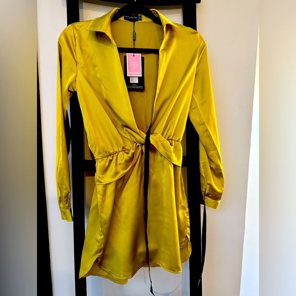 Pretty Little Thing. Size 0. Full sleeve romper